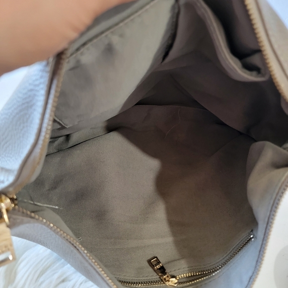 BCBG Paris Gray Leather Tote + Cosmetic Bag Set Zip Closure Travel Beachy Sz L - Picture 10 of 12